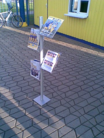 стойка информационная с держателями буклетов